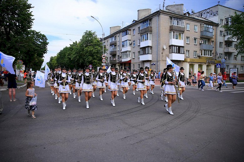 У Кременчуці пройшла хода та фестиваль щасливої родини «Всі разом за сім'ю!» фото 3