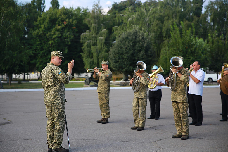 Державний Прапор України піднято на території Кременчуцької реактивної артилерійської бригади фото 2