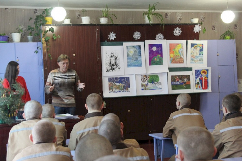 В Кременчуцькій виховній колонії підлітки отримали подарунки від дітей Кременчуцької дитячої художньої школи фото 3